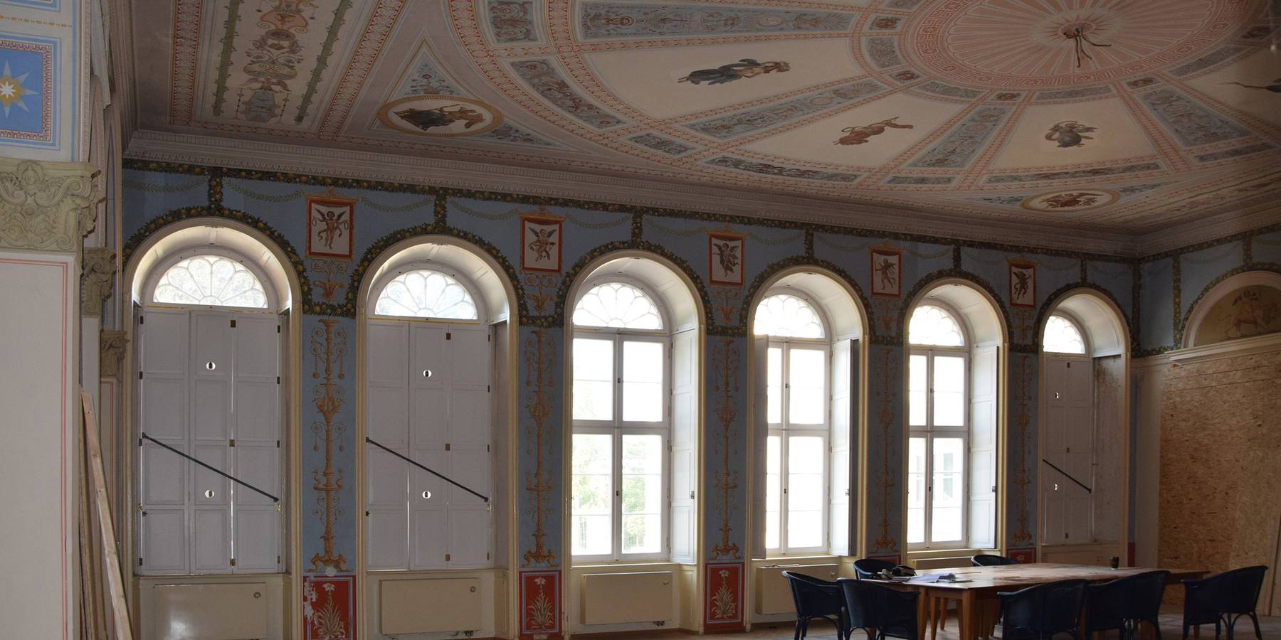 Die Kronleuchter sind demontiert. © 2020 SBL Neubrandenburg