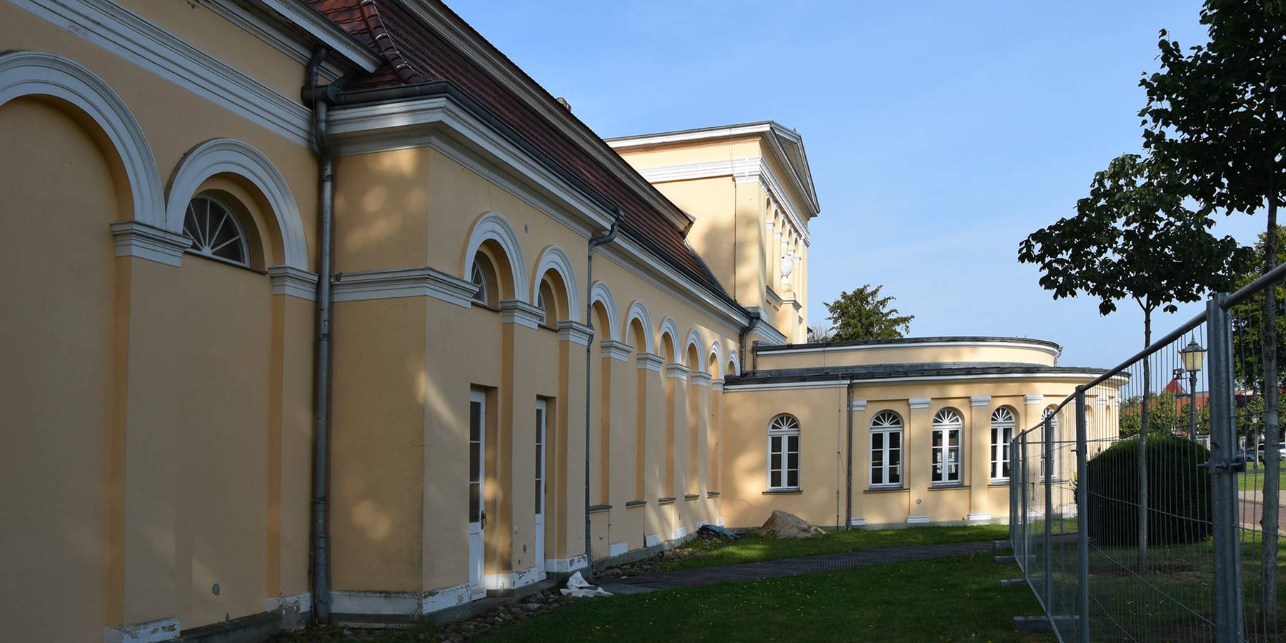 Feuchteschäden an der Fassade im Sockelbereich © 2020 SBL Neubrandenburg