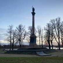 Die Siegessäule in der Abenddämmerung. © 2020 SBL Schwerin
