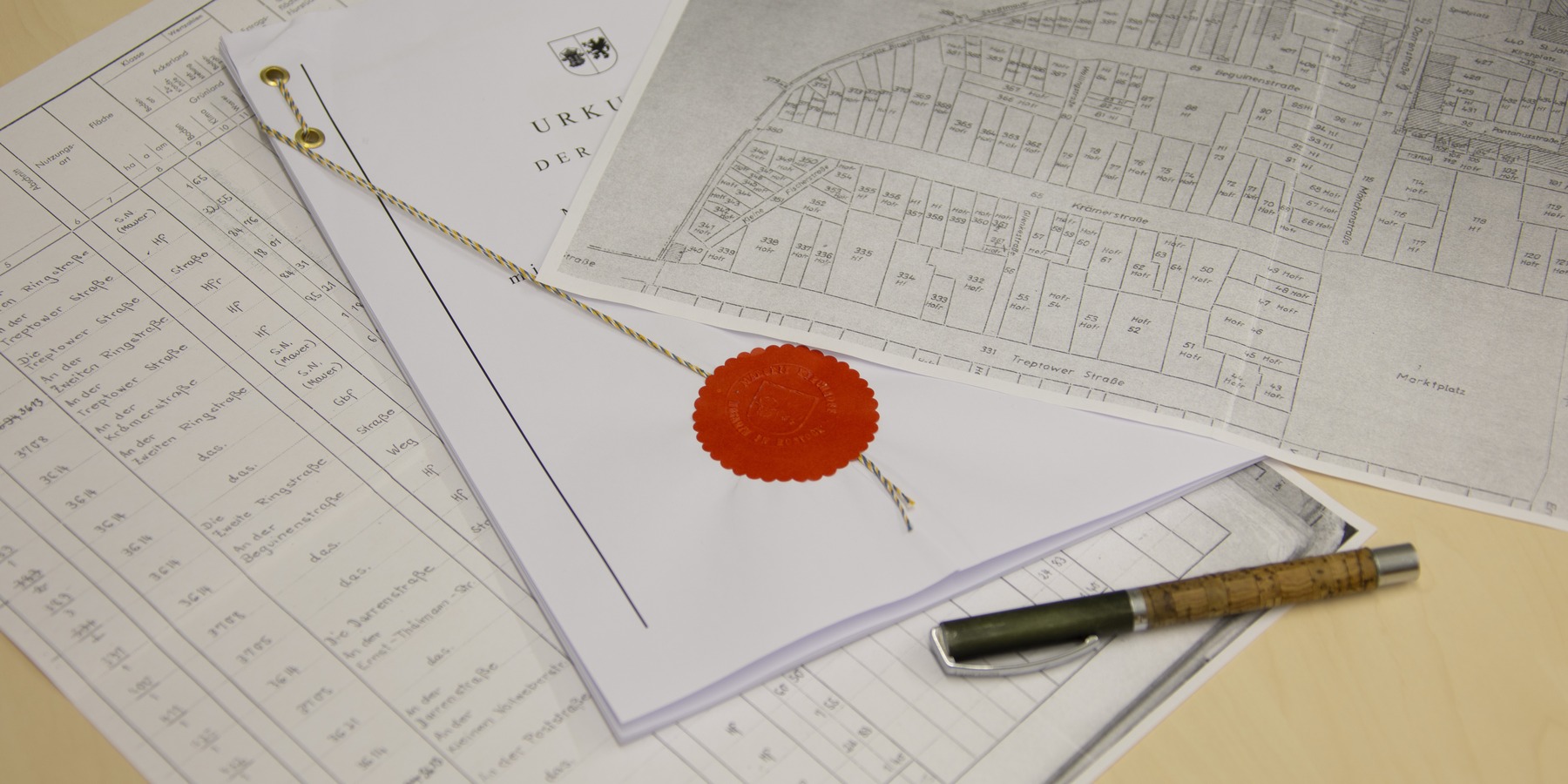 Es muss besiegelt werden. Die notarielle Beurkundung ist bei Grundstücksgeschäften unerlässlich. © 2020 Christian Hoffmann, FM M-V