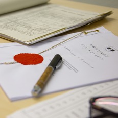 Wer schreibt, der bleibt. Rechte am Grundstück werden in das Grundbuch eingetragen. © 2020 Christian Hoffmann, FM M-V