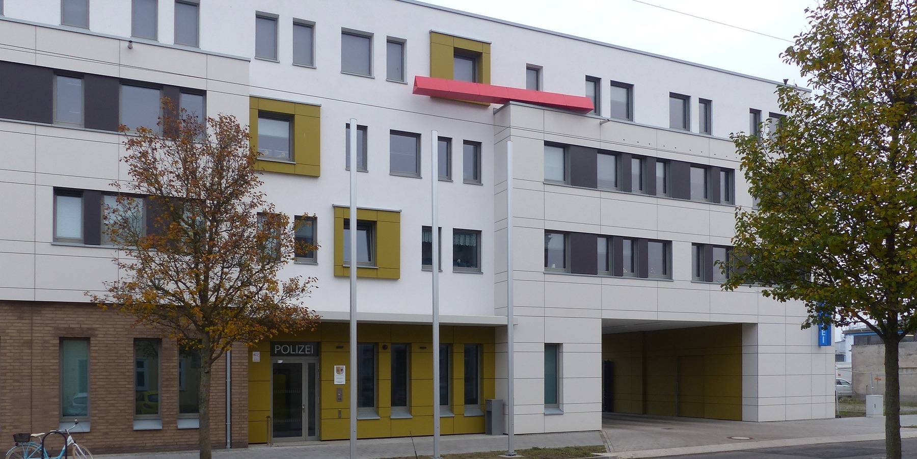 Besuchereingang und Hofzufahrt für die Dienstfahrzeuge © 2020 SBL Greifswald