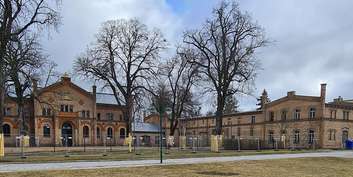 Der 4. Bauabschnitt beginnt - Hofansicht des Marstalls mit Mittelteil und Südflügel © 2021 SBL Neubrandenburg