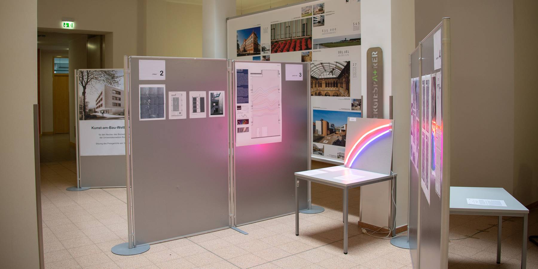 Im Lichthof - Die Mitglieder des Preisgerichtes beurteilten hier die Entwürfe der Kunstschaffenden. © 2021 Christian Hoffmann, FM M-V