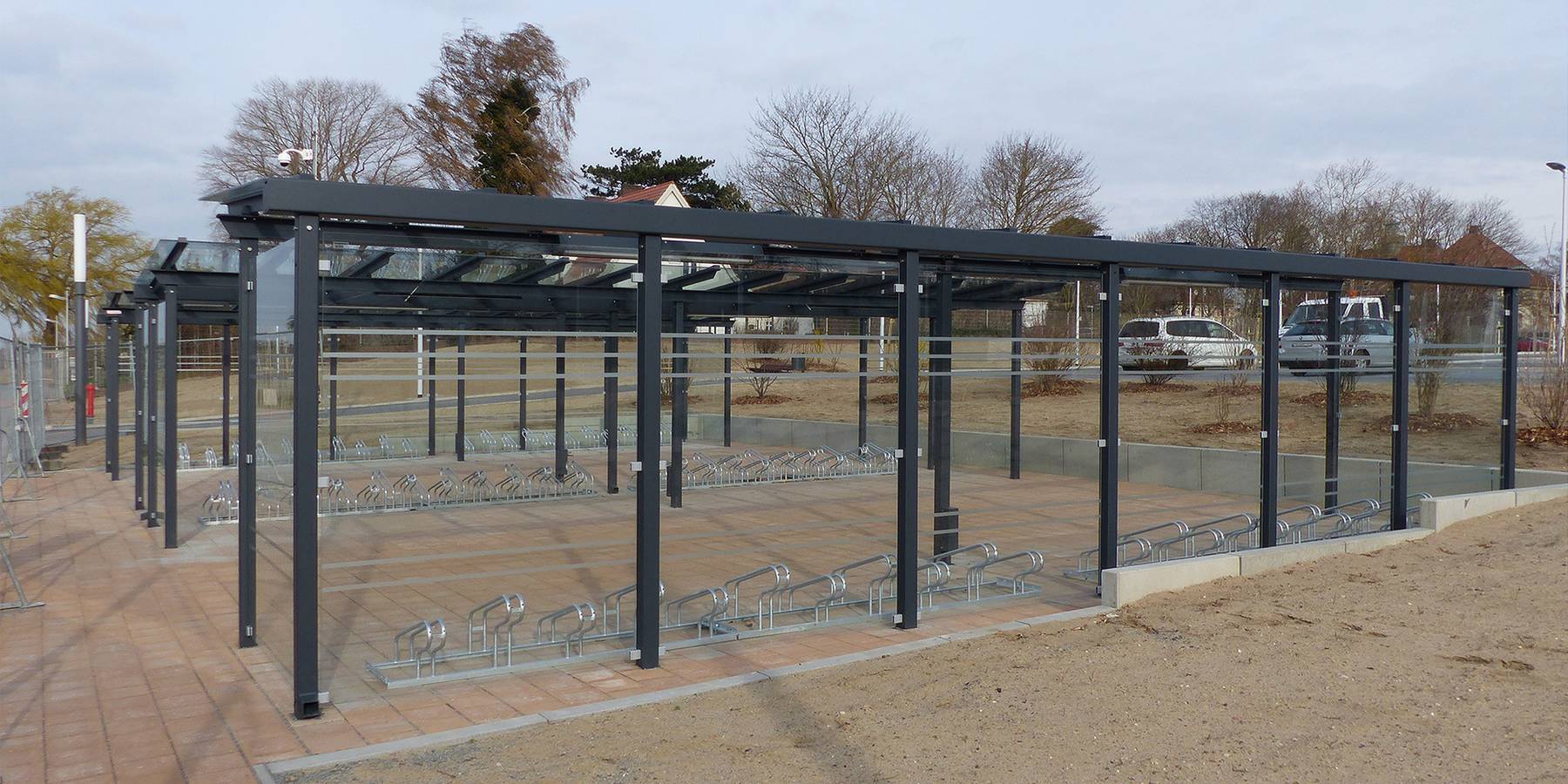 68 überdachte Einstellplätze für Fahrräder der Mitarbeiter stehen jetzt neu zur Verfügung © 2021 SBL Greifswald