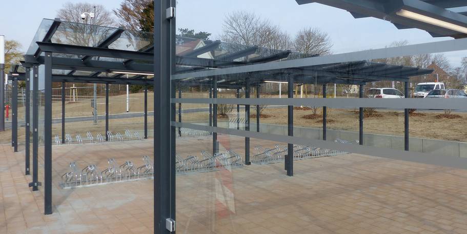 Einstellplätze mit Überdachung für 68 Fahrräder © 2021 SBL Greifswald