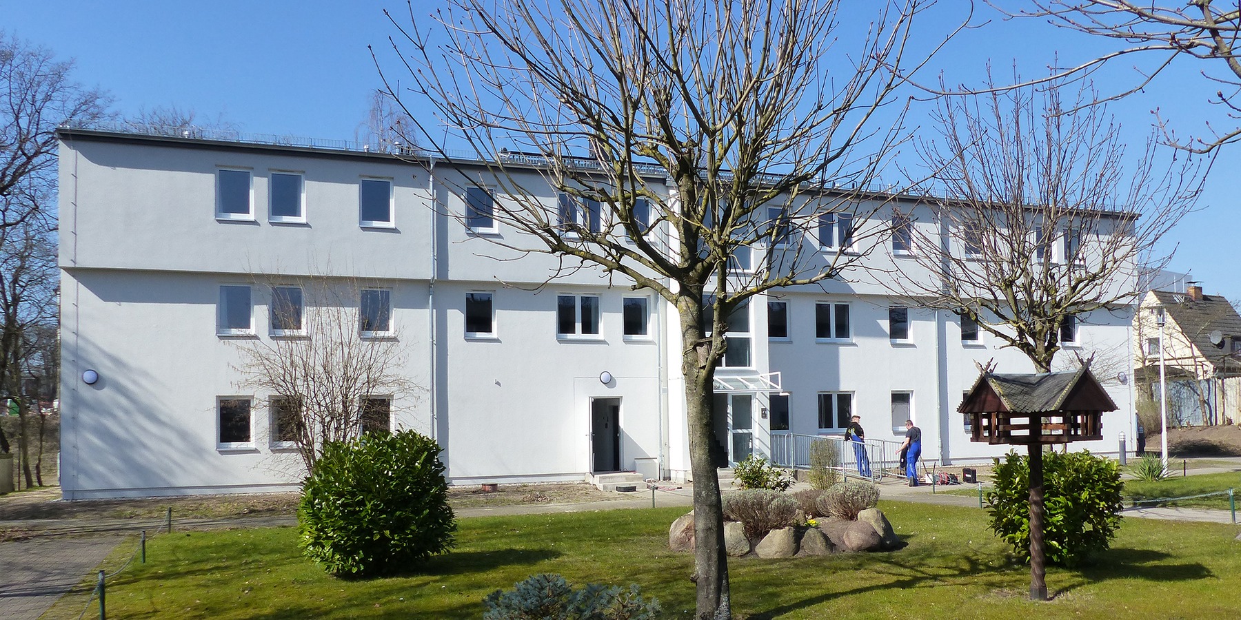 Blick auf die Eingangsseite des sanierten Gebäudes © 2021 SBL Greifswald