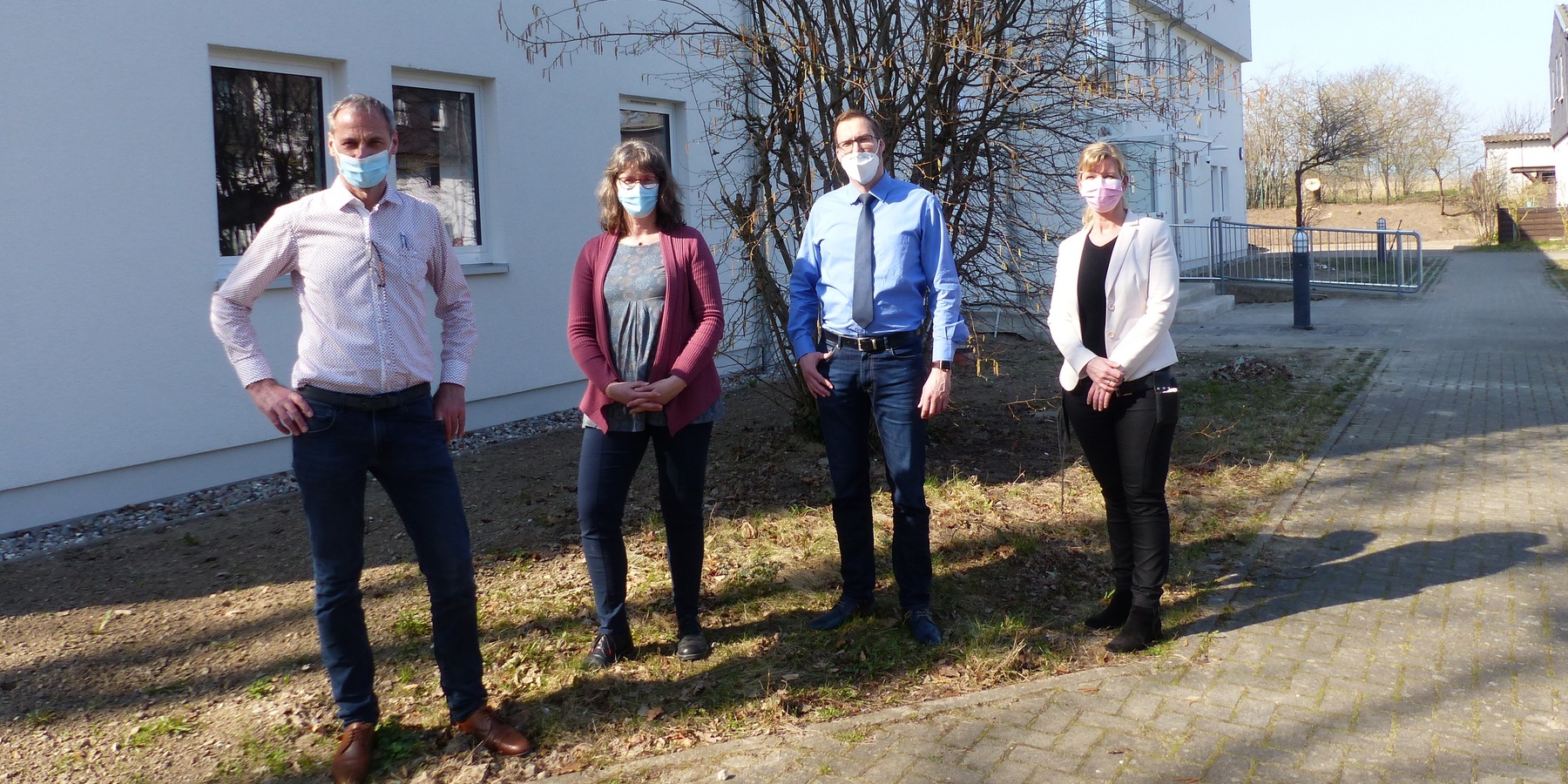 Technische Übergabe am 08.04.2021: v.l.n.r. Stephan Aufdermauer - Leiter SBL Greifswald, Gabriele Palte-Gnadler - Projektleiterin SBL Greifswald, Herr Gottschall - Leiter JVA Stralsund, Frau Ladwig - stellvertretende Leiterin JVA Stralsund © 2021 SBL Greifswald