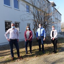 Technische Übergabe am 08.04.2021: v.l.n.r. Stephan Aufdermauer - Leiter SBL Greifswald, Gabriele Palte-Gnadler - Projektleiterin SBL Greifswald, Herr Gottschall - Leiter JVA Stralsund, Frau Ladwig - stellvertretende Leiterin JVA Stralsund © 2021 SBL Greifswald