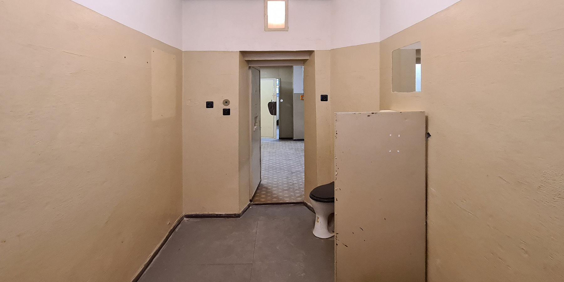 Blick aus einer Zelle im Urzustand des 2. Obergeschosses © 2021 SBL Neubrandenburg