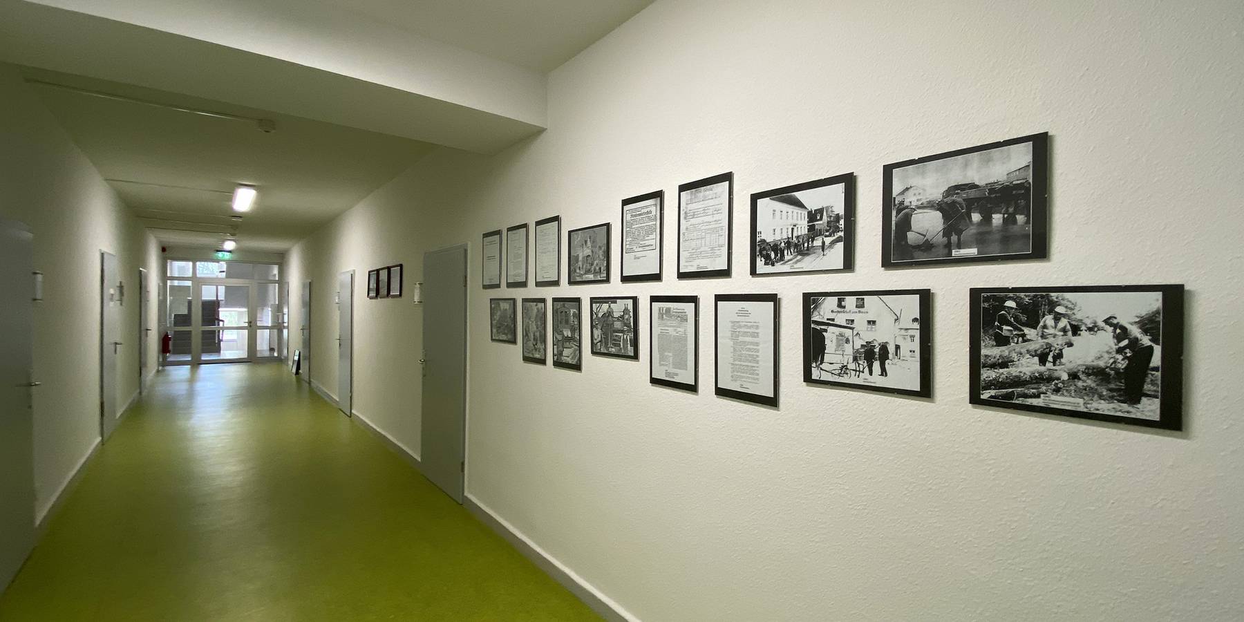 Hell und breit - Flur im Landesamt für Straßenbau und Verkehr. © 2021 Christian Hoffmann, FM M-V