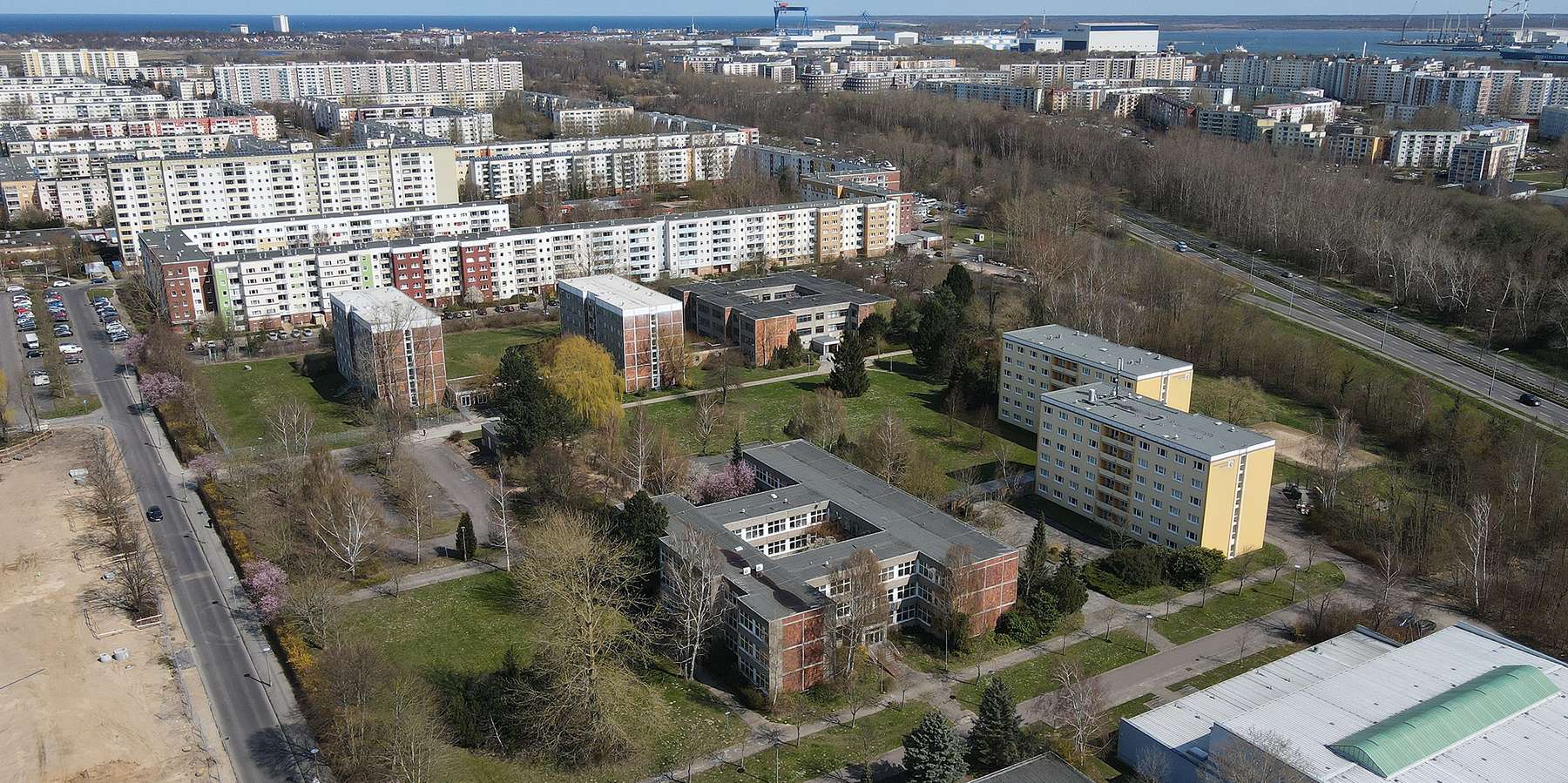 Blick auf das Areal zwischen den Rostocker Stadtteilen Lichtenhagen und Lütten Klein. Hier soll das Aus- und Fortbildungszentrum des Zolls in den nächsten Jahren entstehen. © 2021 Andreas Meyer, Ostsee-Zeitung, Rostock