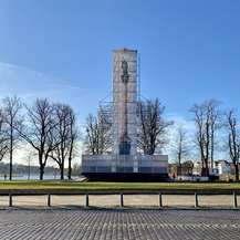 Vorderansicht der verhüllten Siegessäule © 2021 SBL Schwerin