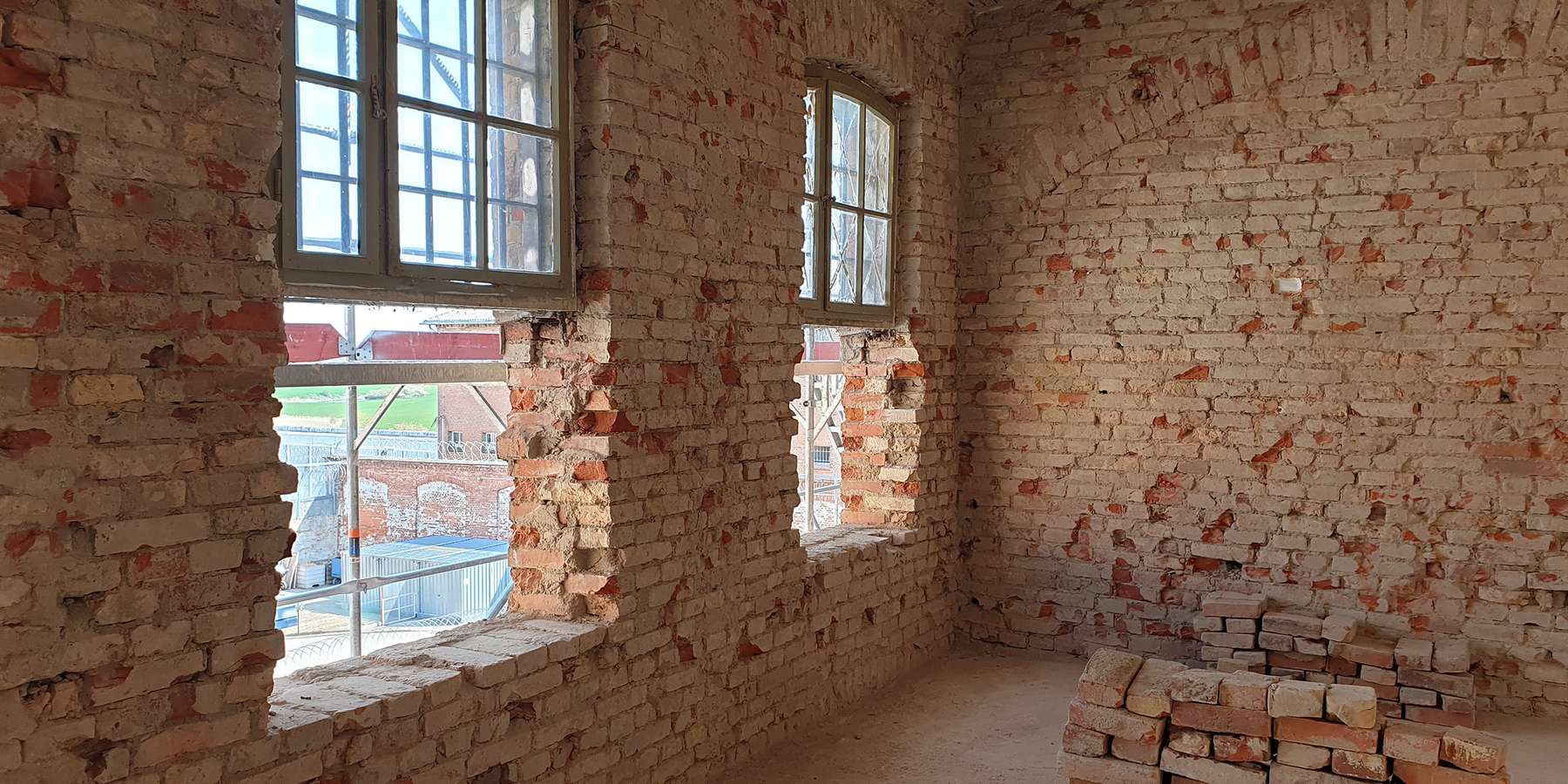 Erweiterung der Fensteröffnungen © 2021 SBL Neubrandenburg