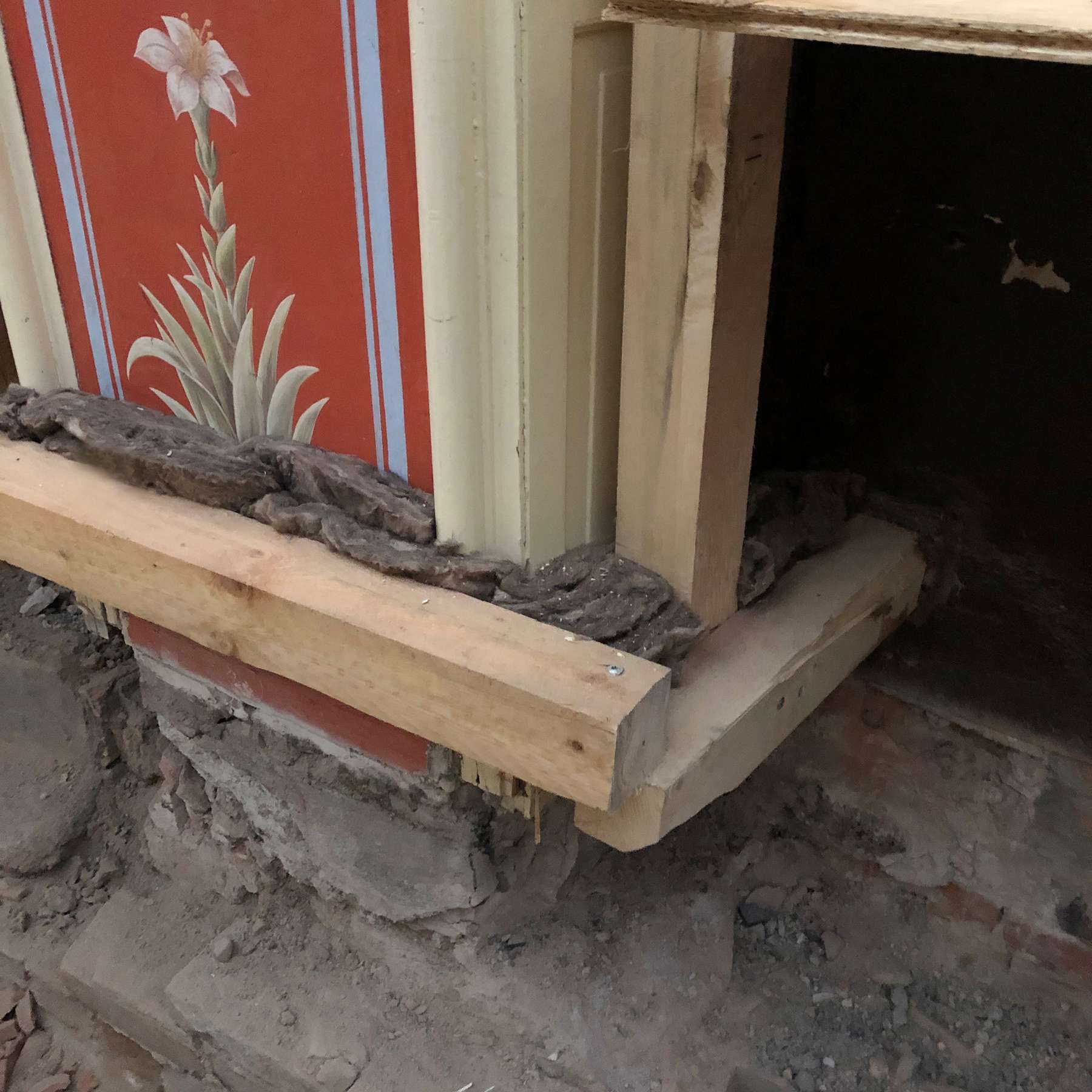 Statische Überprüfung, ob Pfeiler mit der Wand verzahnt ist - der Pfeiler wurde jedoch nur vorgesetzt. © 2021 SBL Neubrandenburg