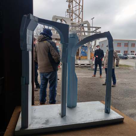 Die  Kunstschau  fand auf dem Werksgelände der Firma Matthäi in Leezen statt, wo das Kunstwerk hergestellt wurde. © 2021 SBL Schwerin