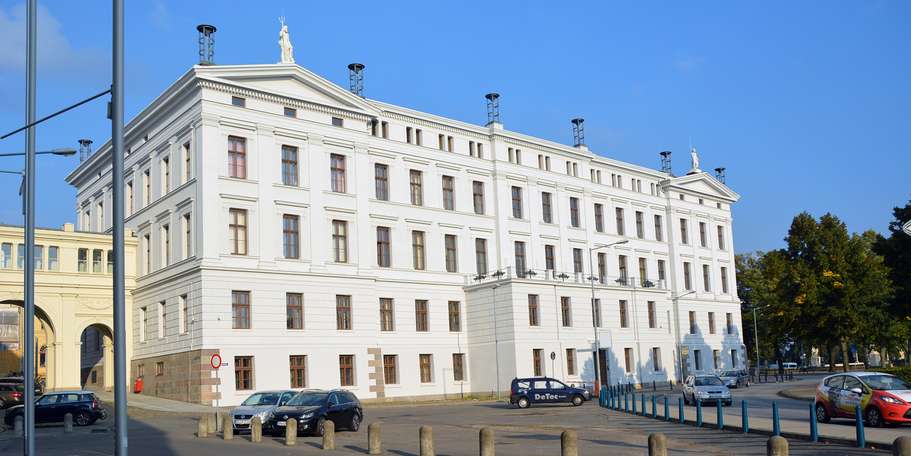 Rückseite der Staatskanzlei © 2021 SBL Schwerin