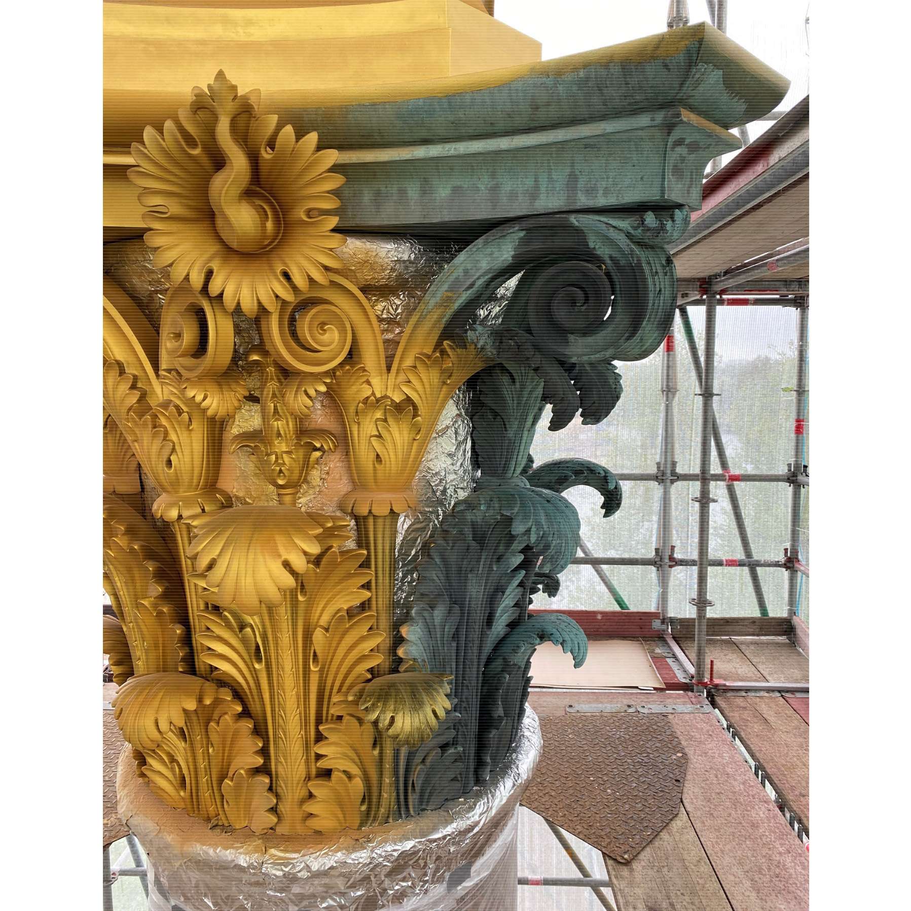 Davor und nach dem Überzug der Goldbronzierung. © 2021 SBL Schwerin