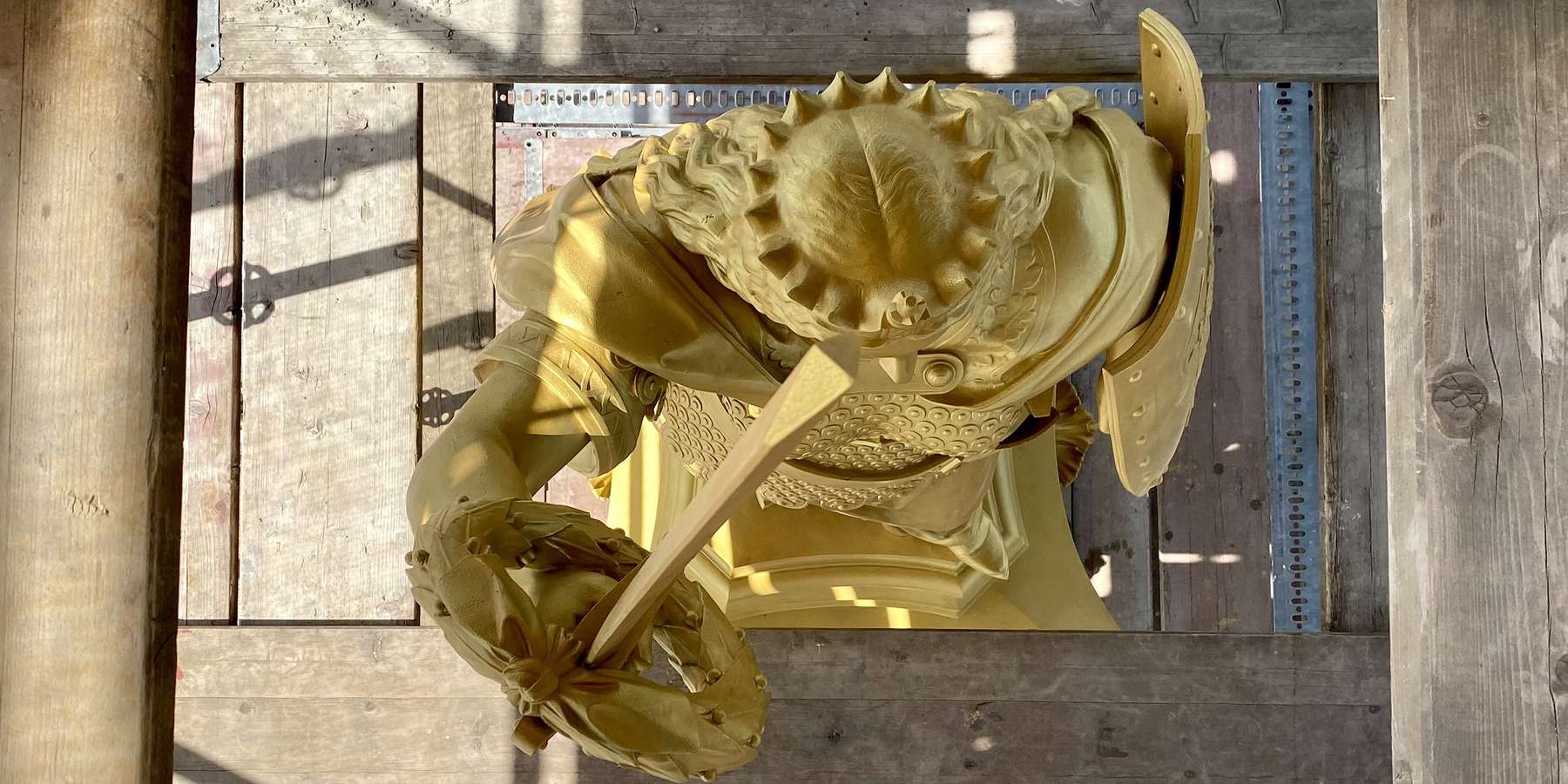 Die Megalopolis von oben mit neuer Goldbronzierung. © 2021 SBL Schwerin