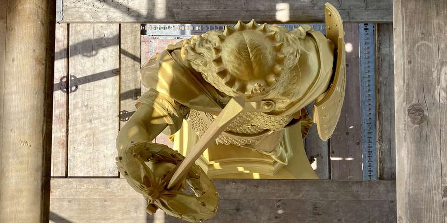 Die Megalopolis von oben mit neuer Goldbronzierung. © 2021 SBL Schwerin