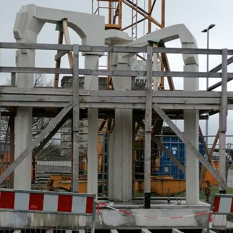 Die Plastik  Reigen  von der Künstlerin Julia Hansen. © 2021 SBL Schwerin