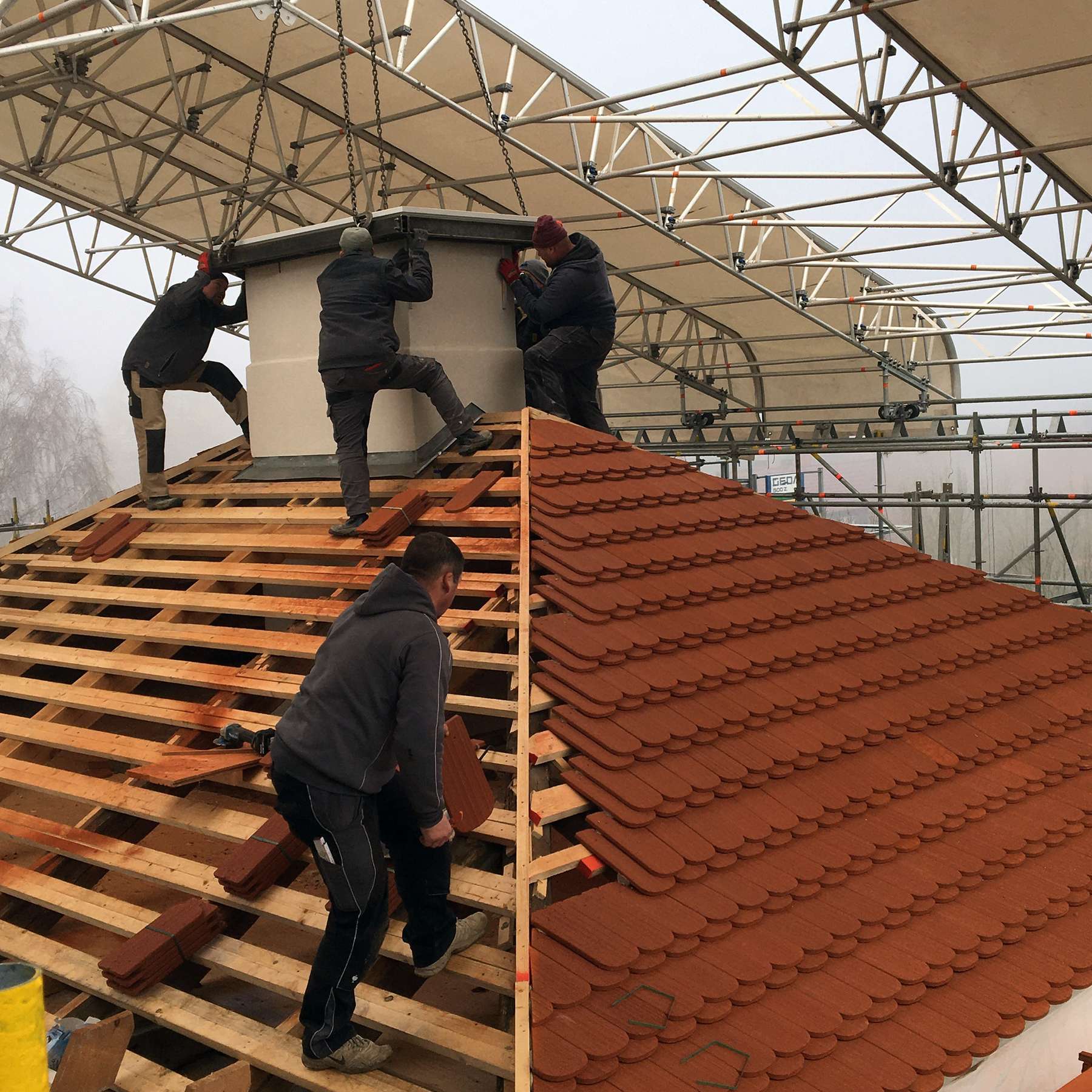 Während der Dachdeckung. © 2021 SBL Schwerin