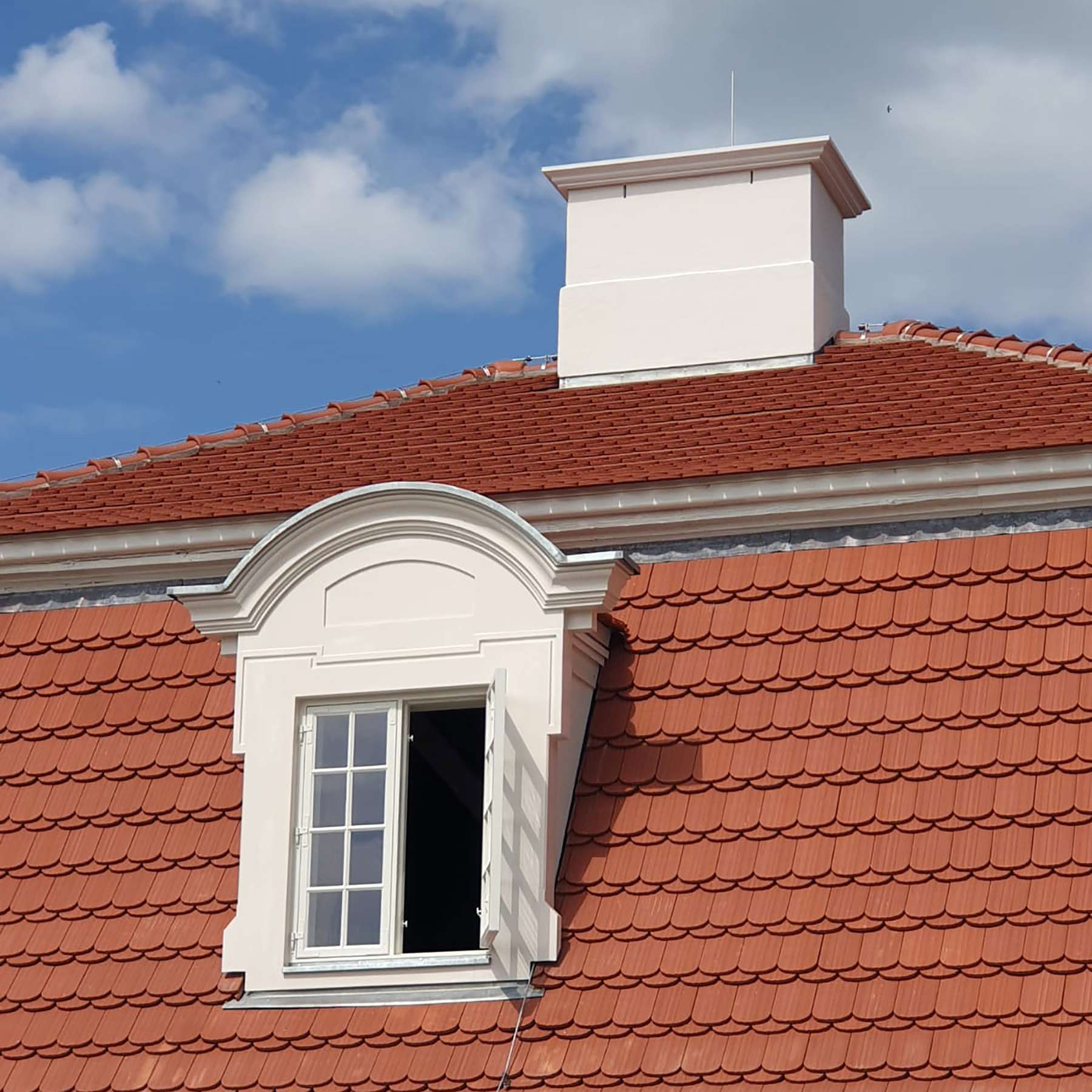 Dachgaube und Schornstein © 2021 SBL Schwerin