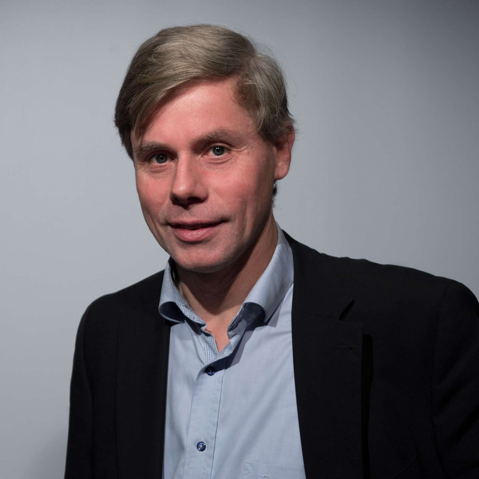 Kanzler Frank Ivemeyer: Der Neubau gibt dem Hochschulgebäude in alle Richtungen ein Gesicht. 
Er ist der Garant dafür, dass sich die Lehramtsausbildung in der Musik wie im Theater unter räumlichen Idealbedingungen weiterentwickelt. Er holt die Ausbildung  © 2021 Hochschule für Musik und Theater Rostock