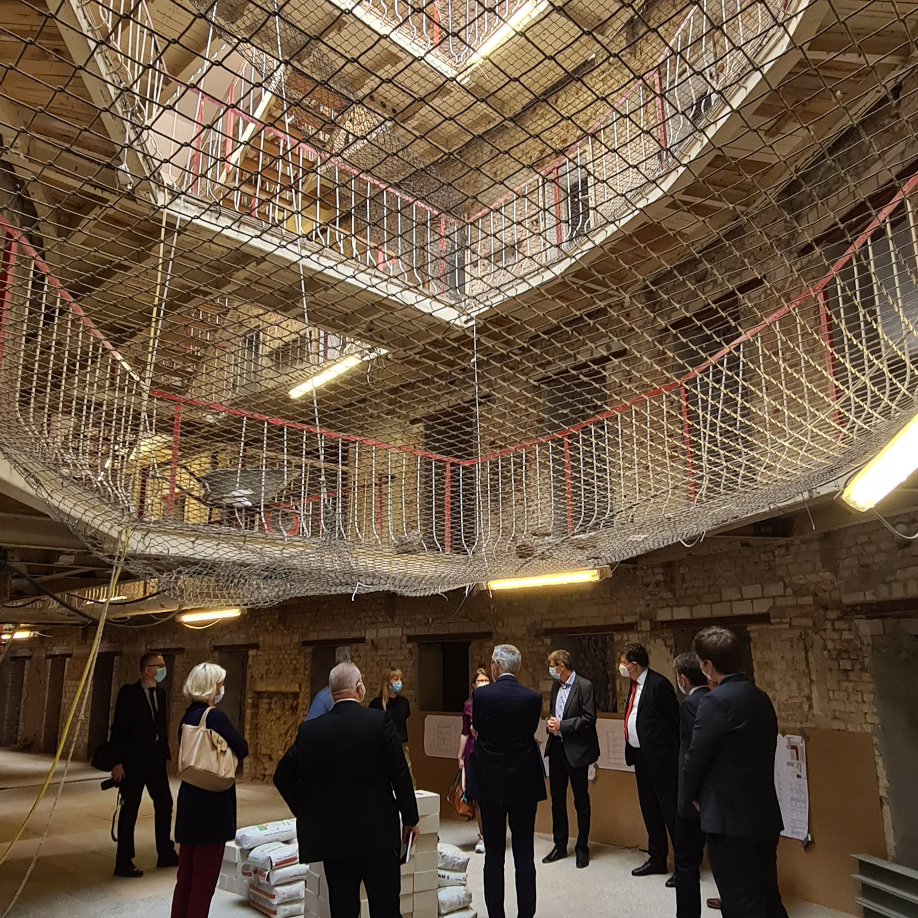 Baustellenrundgang im Hafthaus B © 2021 SBL Neubrandenburg