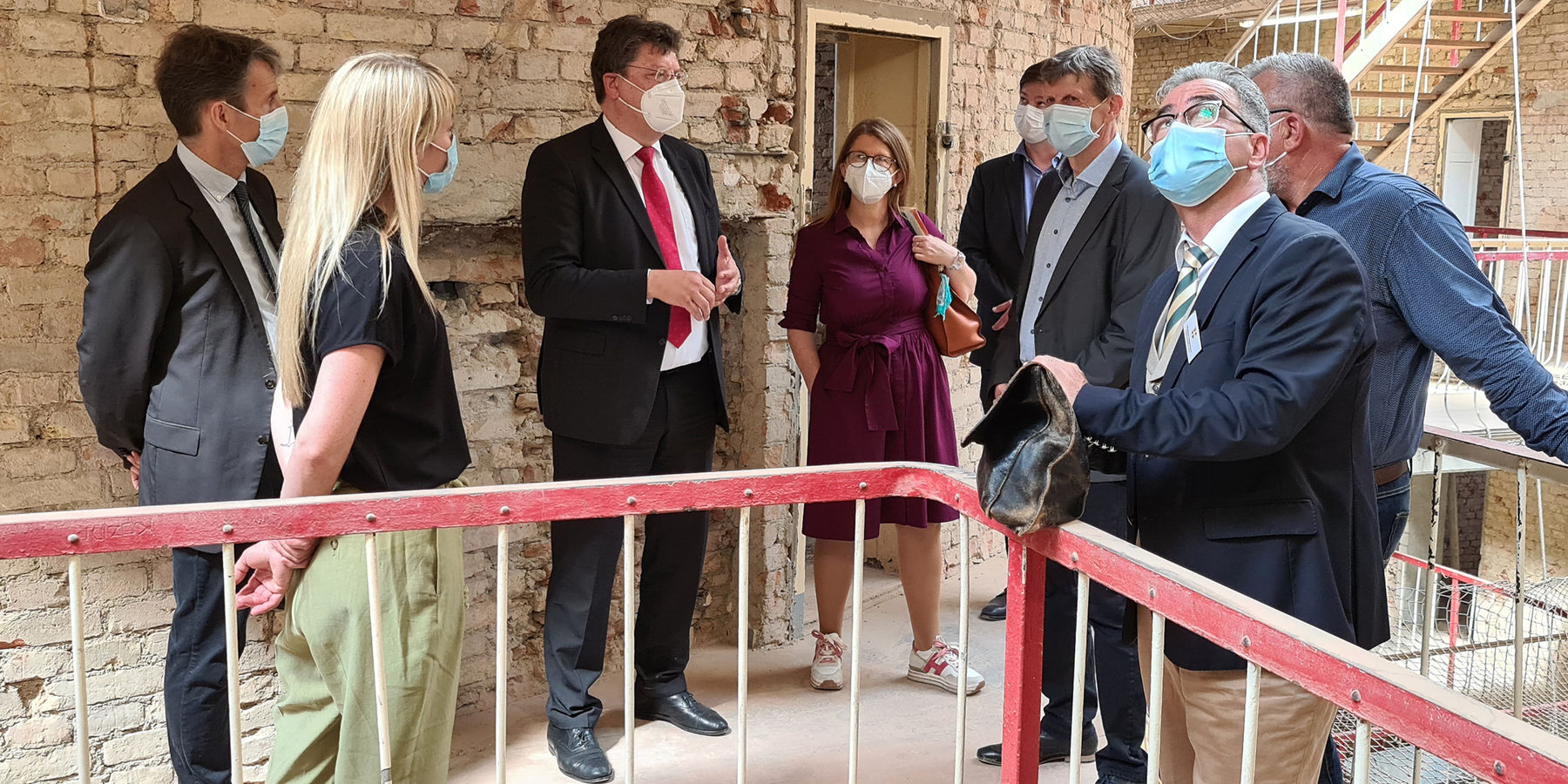 Finanzminister Reinhard Meyer im Gespräch. © 2021 SBL Neubrandenburg