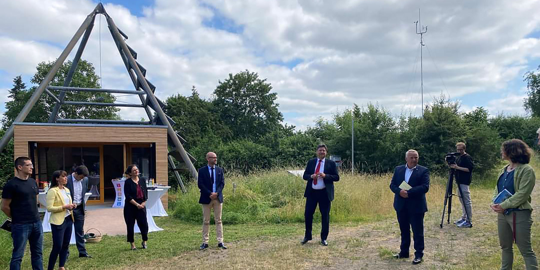 Bauamtsleiter Klaus, Finanzminister Meyer, Landwirtschaftsminister Dr. Backhaus und Leiterin des Biosphärenreservats Frau Hollerbach bei der Einweihung. © 2021 Finanzministerium M-V