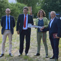 v.l.n.r. Bauamtsleiter Robert Klaus, Finanzminister Reinhard Meyer, Leiterin des Biosphärenreservatsamts Frau Hollerbach und Landwirtschaftsminister Dr. Till Backhaus © 2021 SBL Schwerin