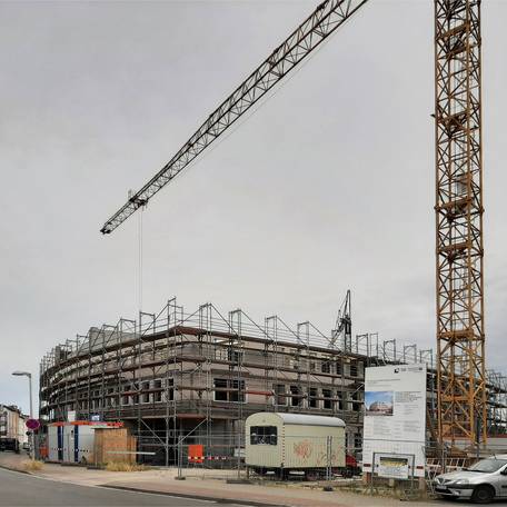Bautenstand Ende Juni 2021 - der Rohbau bis zum 2. Obergeschoss steht, die Decke wird fertiggestellt © 2021 SBL Greifswald