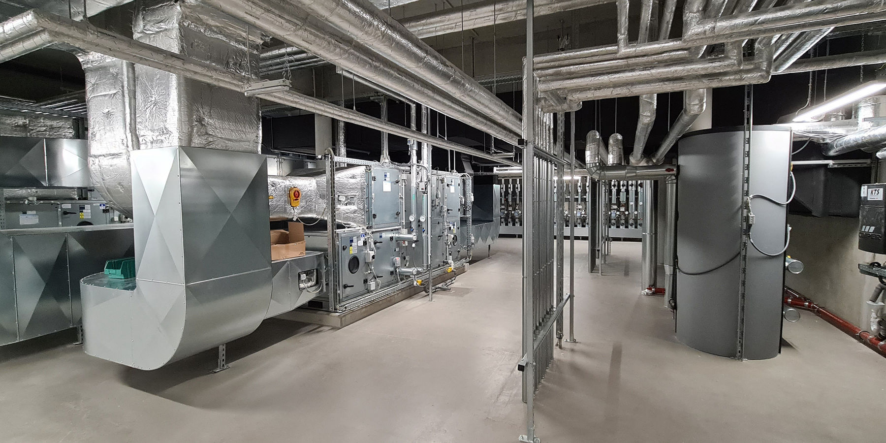 die Lüfterzentrale mit ihrer umfangreichen Technik © 2021 SBL Neubrandenburg