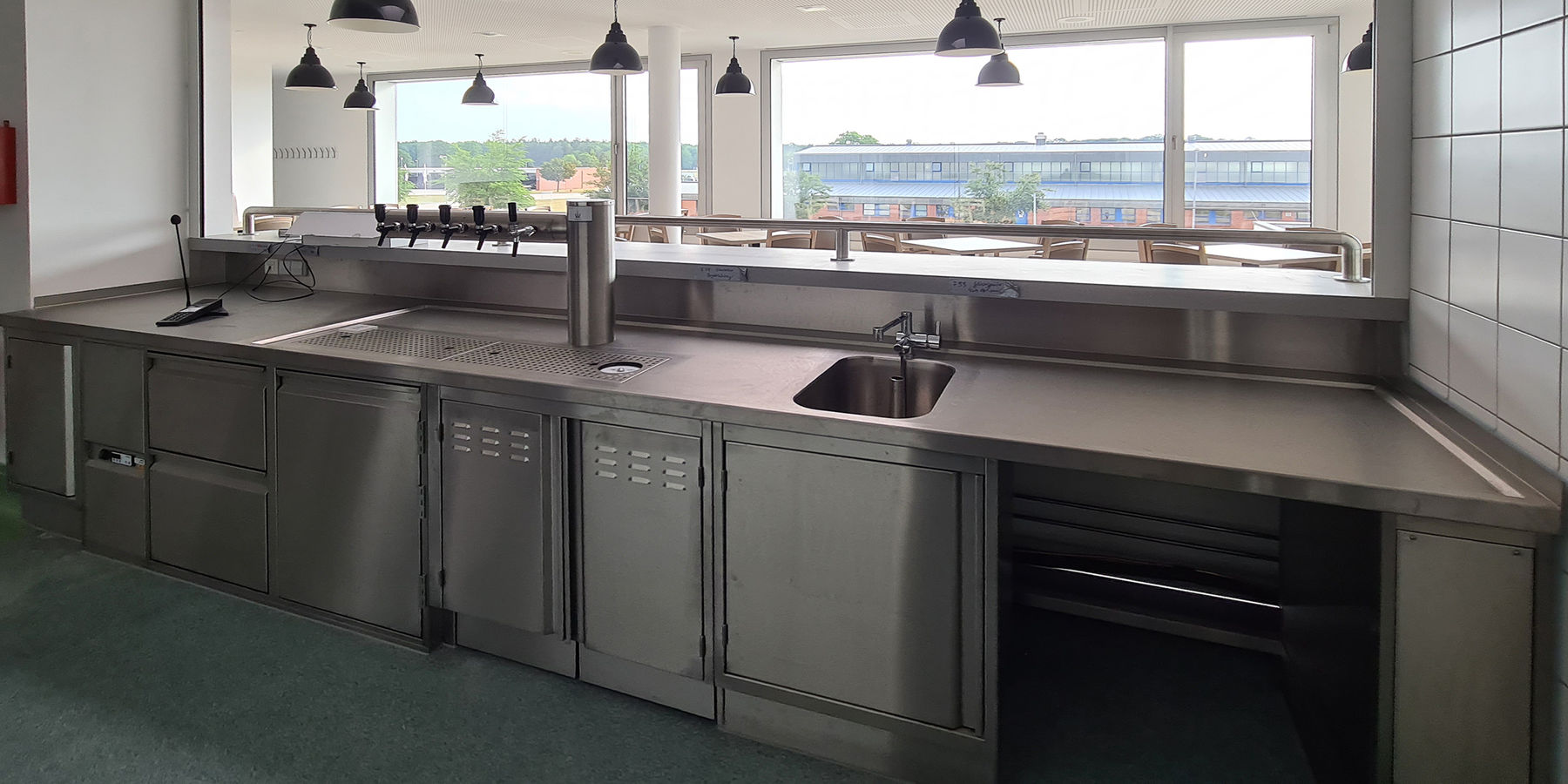 der Tresen mit Blick in das Mannschaftsheim © 2021 SBL Neubrandenburg