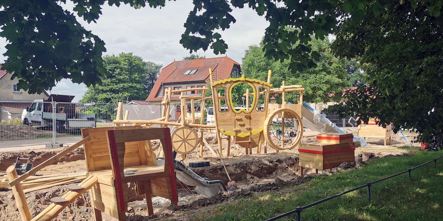 Die Arbeiten am Spielplatz schreiten voran. © 2021 SBL Schwerin