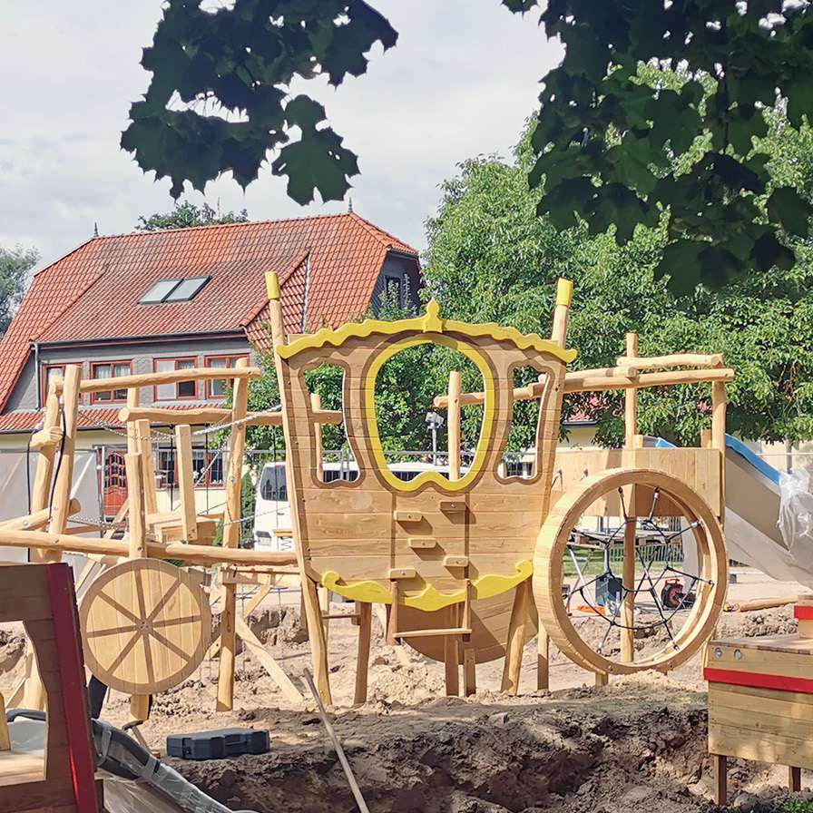 Die Arbeiten am Spielplatz schreiten voran. © 2021 SBL Schwerin