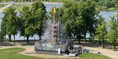 Siegessäule noch verhüllt © 2021 SBL Schwerin