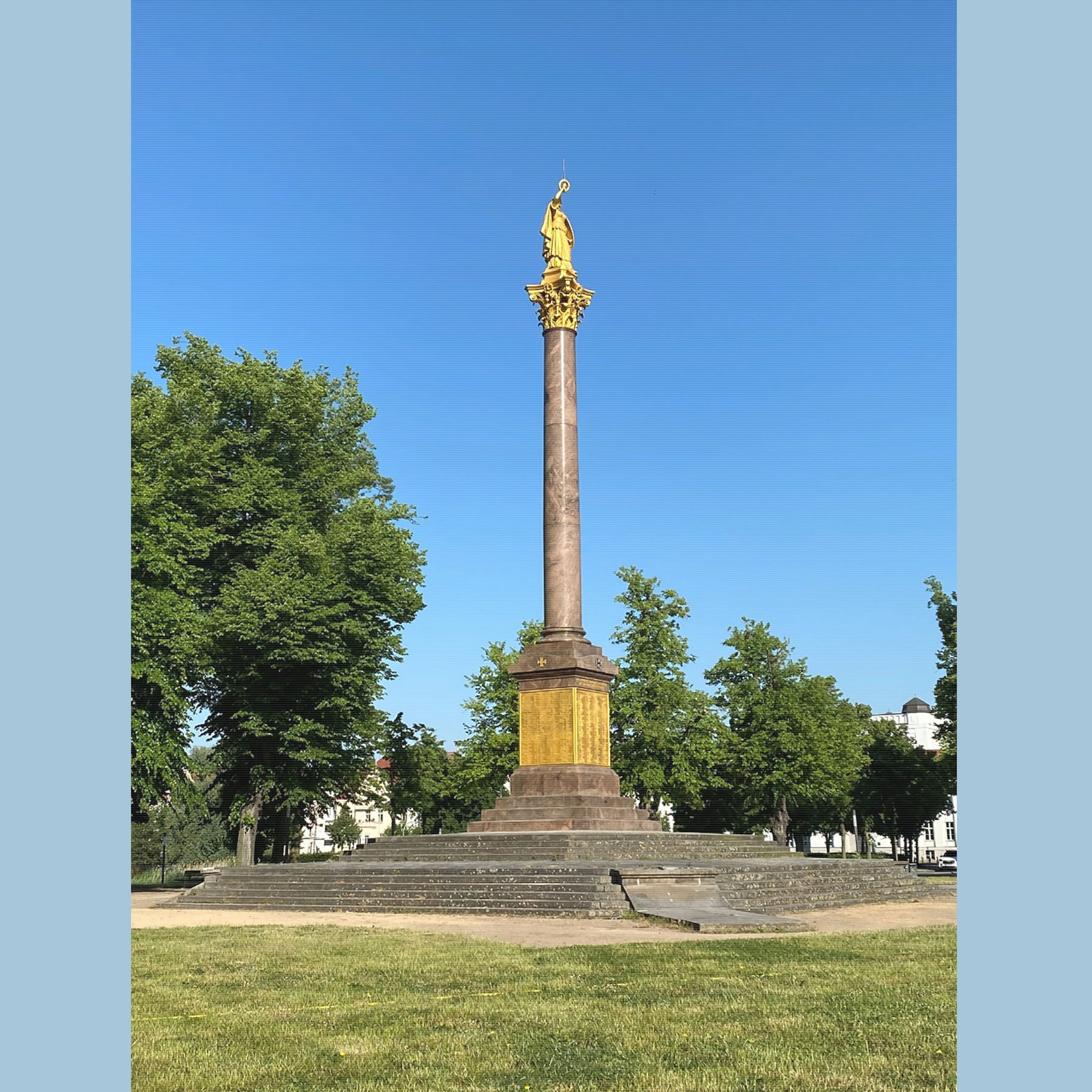 Das Gerüst ist abgebaut. Nur die Treppe musste hier noch überarbeitet werden. © 2021 SBL Schwerin