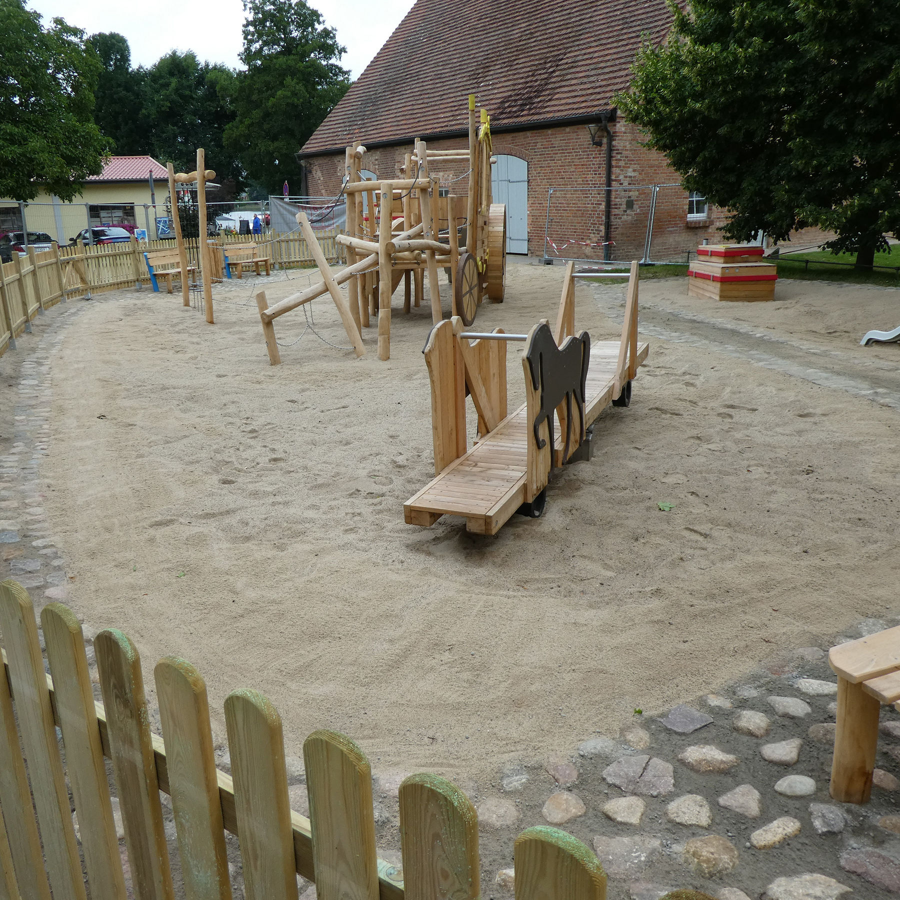Die letzten Arbeiten am Spielplatz sind beendet. © SBL Schwerin