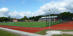 Blick auf den Sportplatz und auf die Kugelstoßanlage © 2021 SBL Neubrandenburg