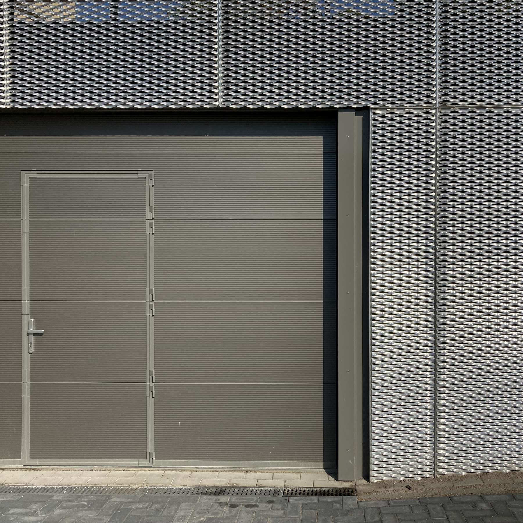 Tor mit Wandverkleidung aus Streckmetall © 2021 SBL Schwerin