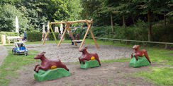 Die Rehe aus dem Altbestand des Spielplatzes wurden überarbeitet. © 2021 SBL Schwerin