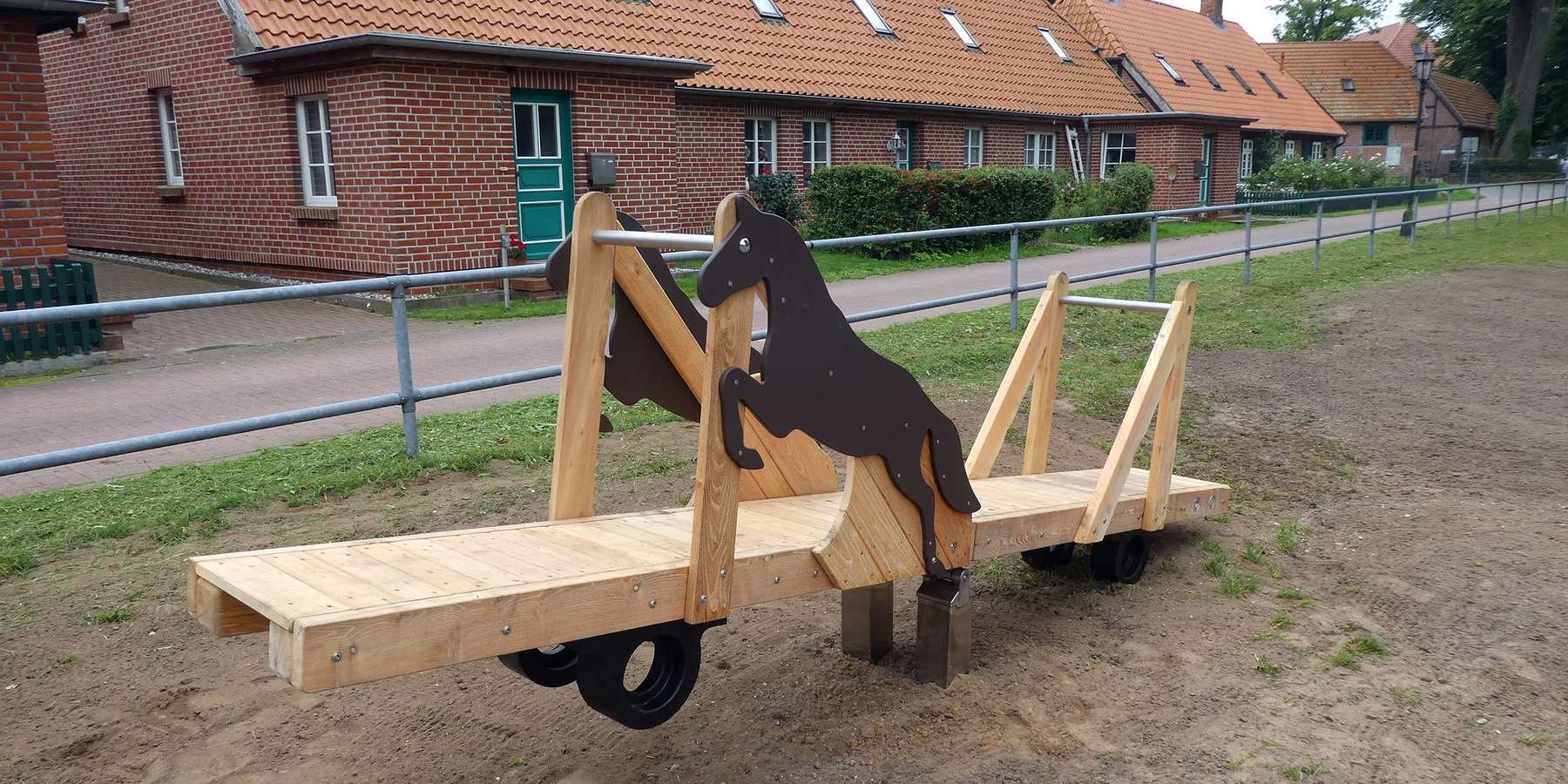 Wippe mit Springpferd © 2021 SBL Schwerin