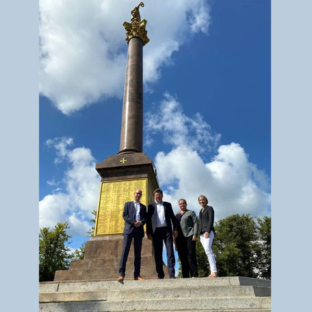 v.l.n.r. Bauamtsleiter Robert Klaus, Finanzminister Reinhard Meyer, Jana Greve Projektleiterin und Maxi Raithel Dezernentin vom SBL Schwerin © 2021 Finanzministerium M-V