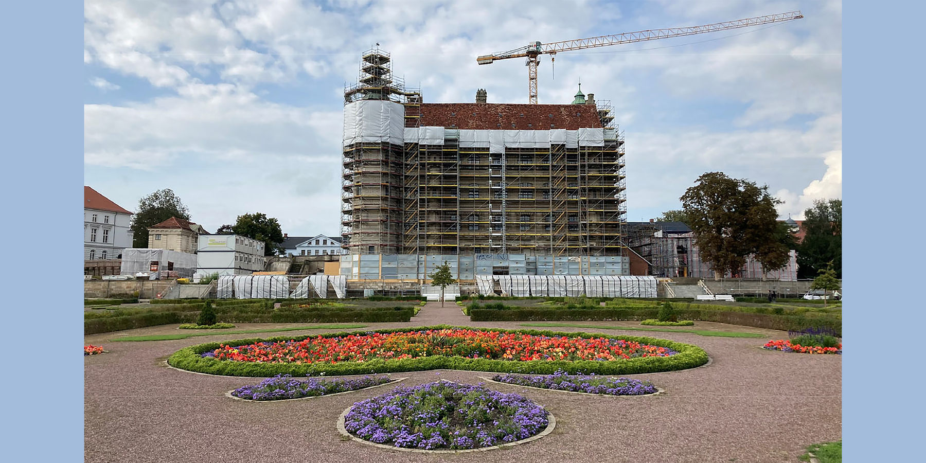 Das Schloss eingerüstet. © 2021 SBL Schwerin