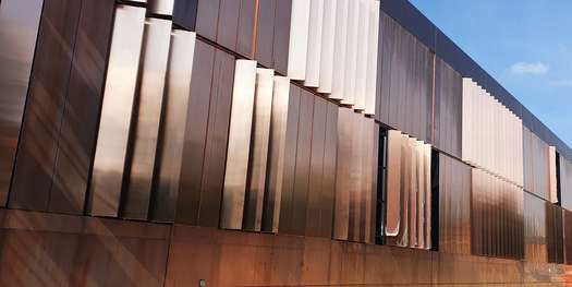 Die Fassade ist fast fertiggestellt. © 2021 SBL Schwerin