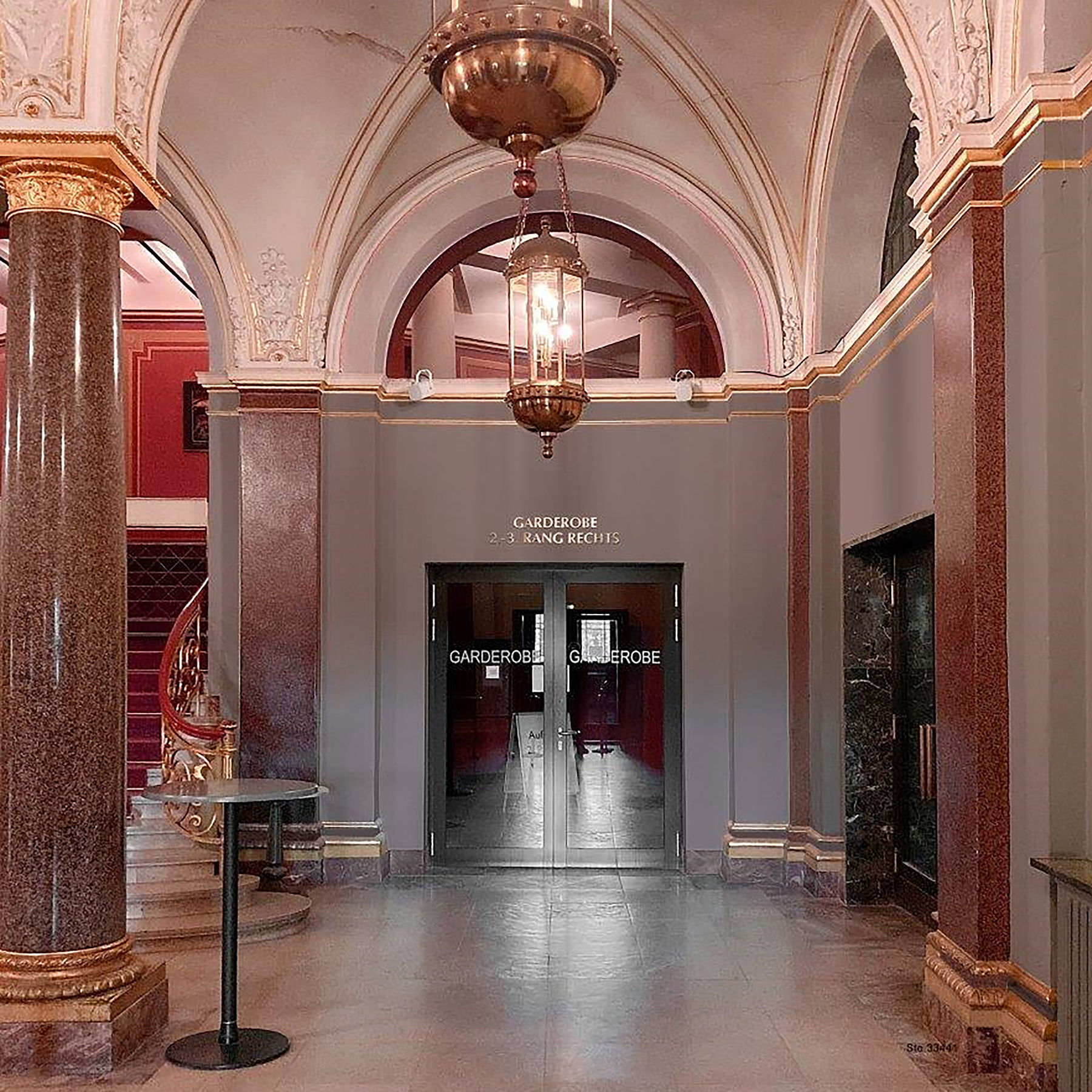 Eingang zur Garderobe © 2021 SBL Schwerin