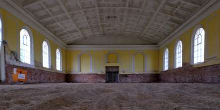 Der alte Boden ist entfernt. Die neue Grundplatte kann eingebracht werden. © 2021 SBL Schwerin