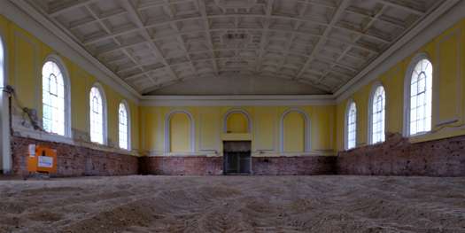 Der alte Boden ist entfernt. Die neue Grundplatte kann eingebracht werden. © 2021 SBL Schwerin